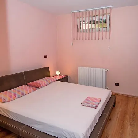 App Casa Neron * بنجول